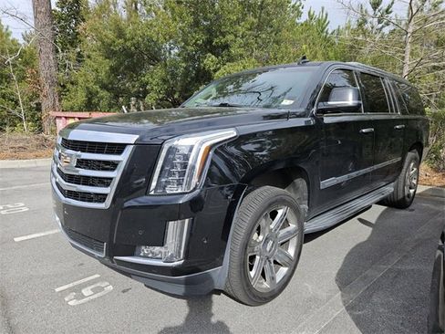 Used 2017 Cadillac Escalade ESV Luxury image 1