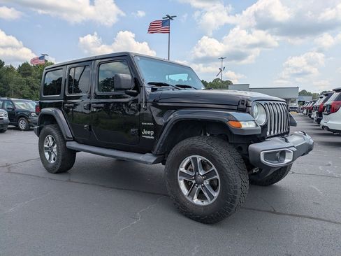 Used 2018 Jeep Wrangler Unlimited Sahara w/ Cold Weather Group AWD/4WD image 2