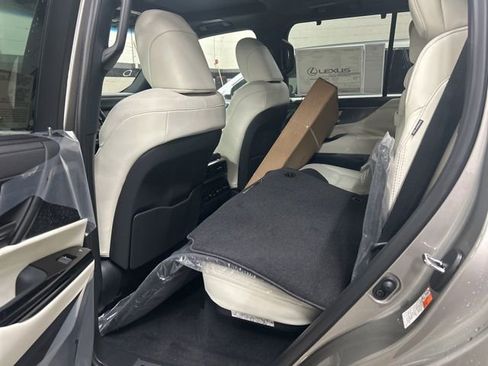 New 2026 Lexus LX 600 4WD w/ Luxury Package image 12
