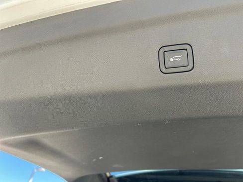 Used 2024 Chevrolet Tahoe High Country image 10