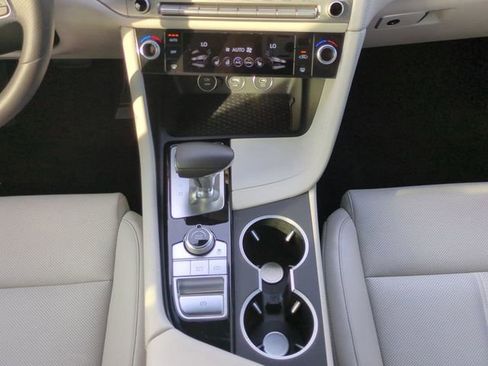 Certified 2025 Genesis G70 2.5T image 17