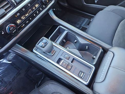 Used 2024 Nissan Pathfinder SV w/ SV Premium Package image 21