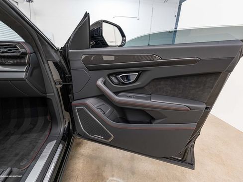 Used 2024 Lamborghini Urus S AWD/4WD image 32