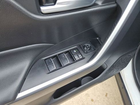Used 2025 Toyota RAV4 XLE image 15