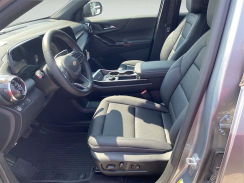Used 2026 Chevrolet Equinox LT w/ Convenience Package II FWD image 8
