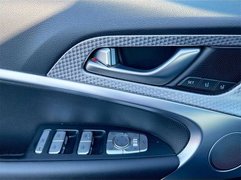 Used 2023 Genesis G70 3.3T w/ Sport Advanced Package image 18