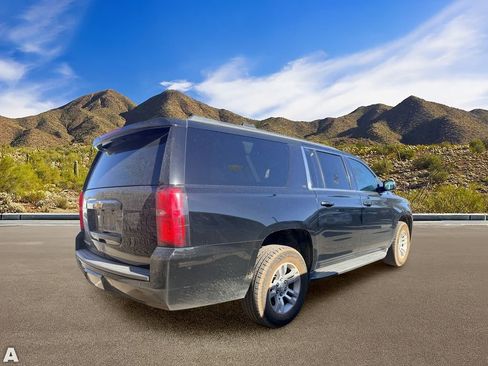 Used 2015 Chevrolet Suburban LT w/ Luxury Package AWD/4WD image 4