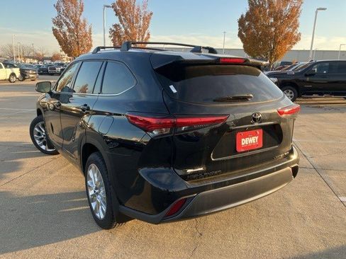 Used 2023 Toyota Highlander Limited image 7