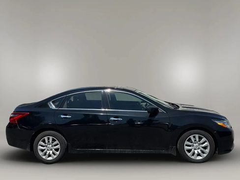 Used 2017 Nissan Altima 2.5 S w/ Power Driver Seat Package FWD image 4