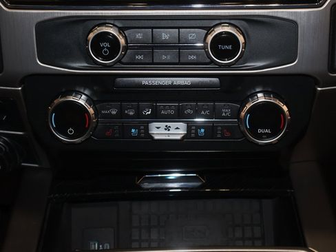 Certified 2022 Ford F250 Platinum w/ FX4 Off-Road Package image 35