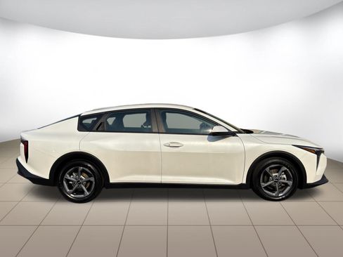 Used 2025 Kia K4 FWD image 8