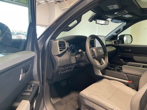 Used 2025 Toyota Tundra Limited AWD/4WD image 6