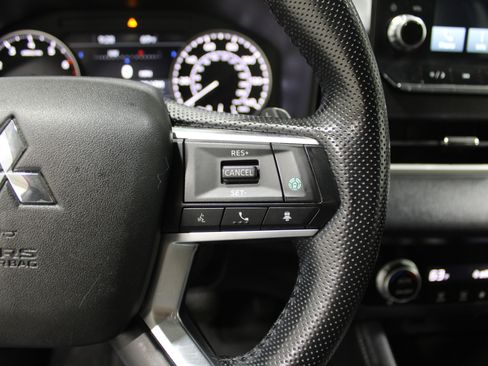 Used 2022 Mitsubishi Outlander SE image 11