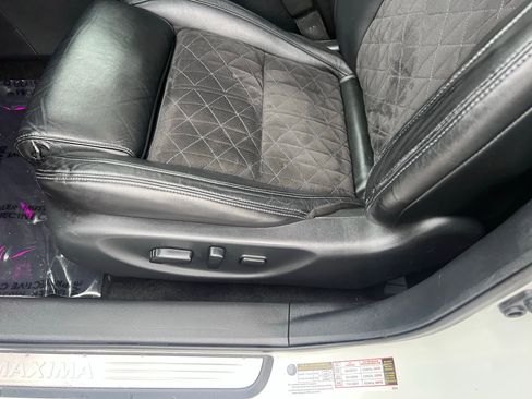 Used 2017 Nissan Maxima SR w/ Midnight Edition image 19