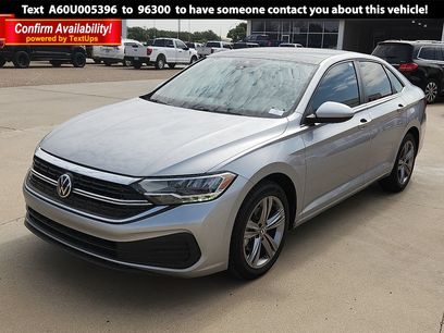 Used 2022 Volkswagen Jetta SE w/ Panoramic Sunroof Package