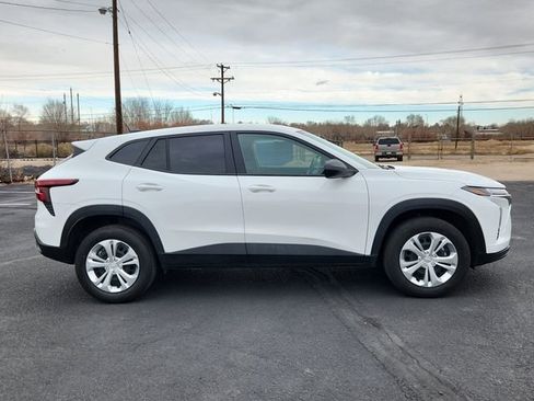 Used 2025 Chevrolet Trax LS image 2