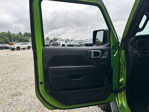 Used 2025 Jeep Wrangler Unlimited Rubicon AWD/4WD image 26