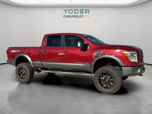 Used 2017 Nissan Titan PRO-4X w/ Pro-4x Convenience Package AWD/4WD image 3