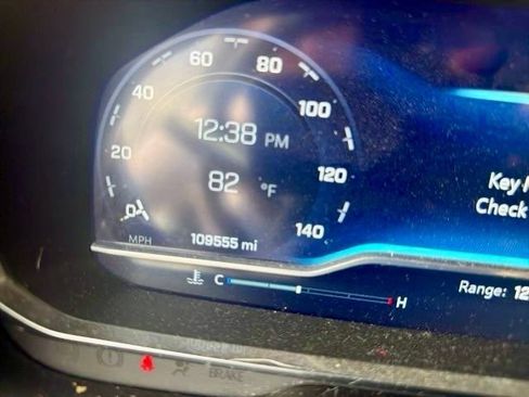 Used 2022 Chevrolet Suburban Premier RWD image 9