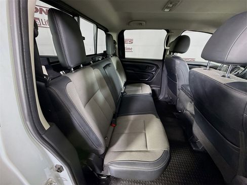 Used 2017 Nissan Titan S image 27