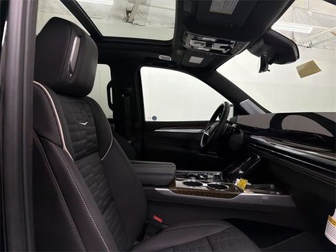 Certified 2025 Cadillac Escalade Sport Platinum w/ LPO, ONYX Package image 24