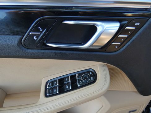 Used 2018 Porsche Macan Sport Edition image 61