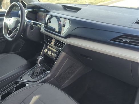 Used 2024 Volkswagen Taos SE image 25