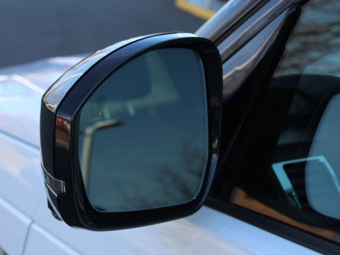 Used 2025 Land Rover Discovery Dynamic SE image 13