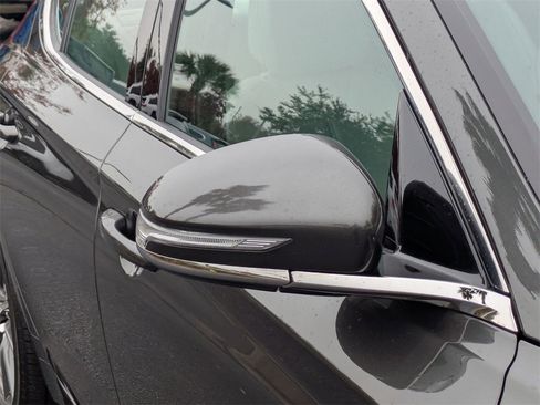 Used 2024 Genesis G70 2.5T image 11