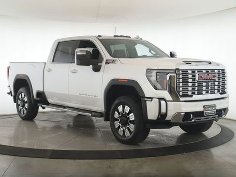 Used 2024 GMC Sierra 2500 Denali w/ Denali Reserve Package image 2