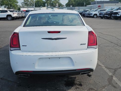 Used 2022 Chrysler 300 Touring L w/ Comfort Group AWD/4WD image 6