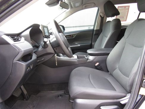 Certified 2021 Toyota RAV4 LE AWD/4WD image 11