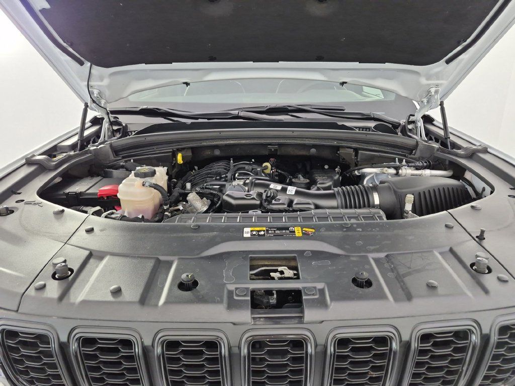 Used 2024 Jeep Grand Cherokee Altitude AWD/4WD image 40