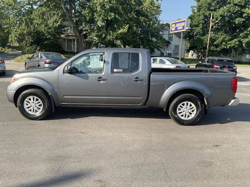 Used 2018 Nissan Frontier SV AWD/4WD image 2