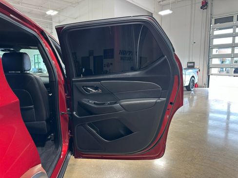 Used 2023 Chevrolet Traverse RS image 43