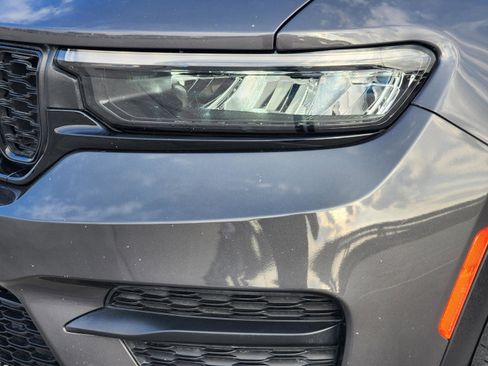 Used 2022 Jeep Grand Cherokee Altitude image 9