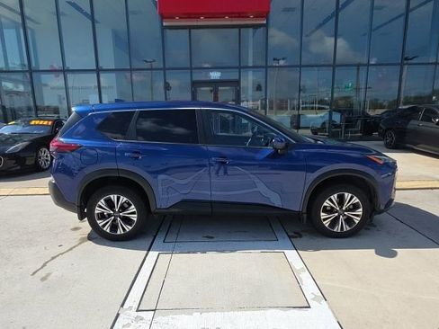 Used 2023 Nissan Rogue SV image 4