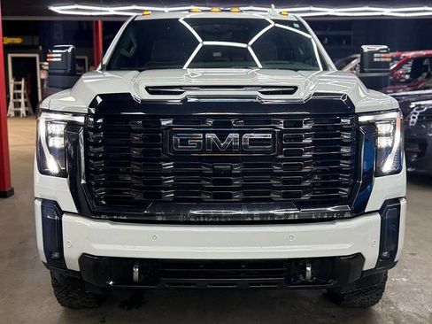 Used 2024 GMC Sierra 2500 Denali Ultimate AWD/4WD image 2