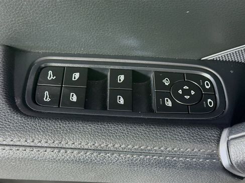 Used 2023 Porsche Cayenne Platinum Edition image 23