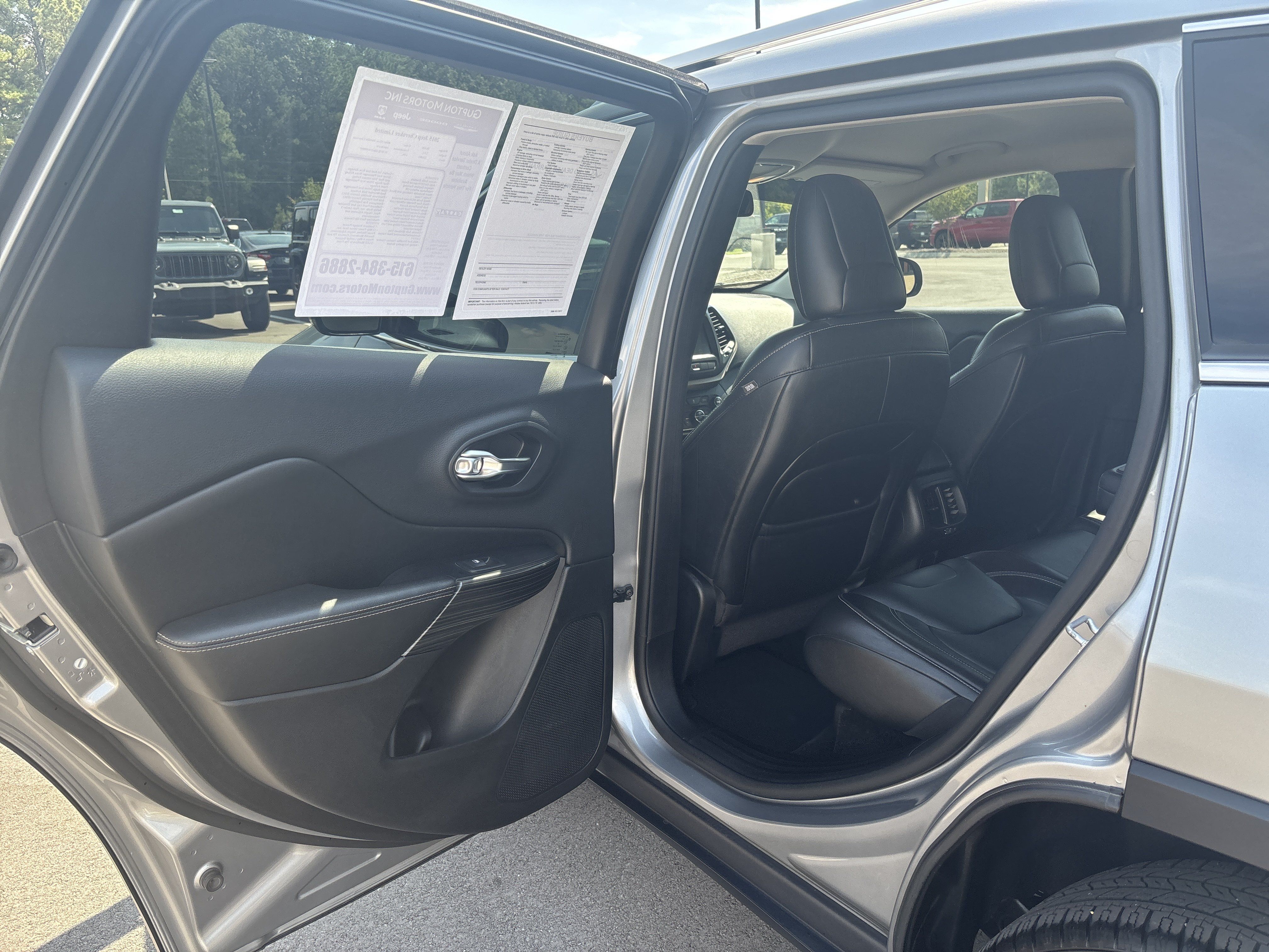 Used 2015 Jeep Cherokee Limited FWD image 29