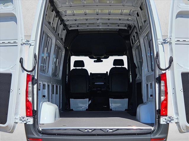 Used 2025 Mercedes-Benz Sprinter 2500 image 19