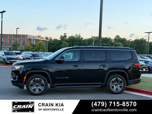 Used 2022 Jeep Wagoneer Series III RWD image 4