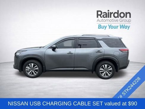Used 2025 Nissan Pathfinder SL AWD/4WD image 4