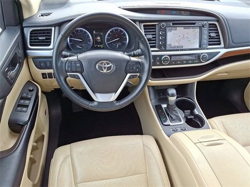Used 2019 Toyota Highlander Limited image 2