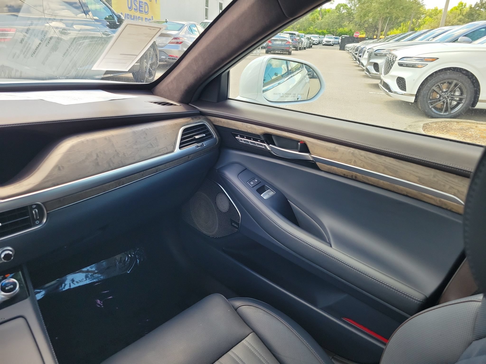 Used 2020 Genesis G90 3.3T Premium RWD image 15