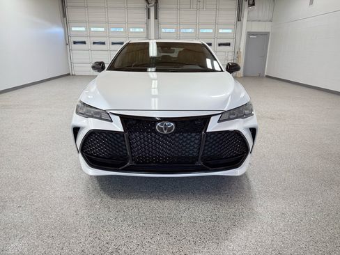 Used 2019 Toyota Avalon XSE image 7