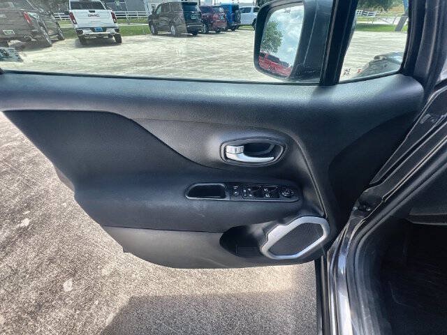 Used 2021 Jeep Renegade Latitude FWD image 21