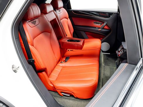 Used 2020 Bentley Bentayga V8 image 31