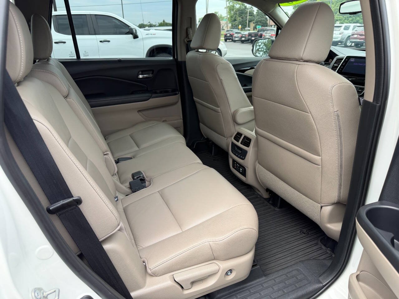 Used 2016 Honda Pilot Touring image 14