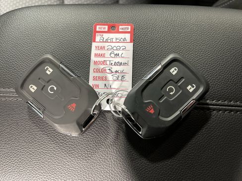 Used 2022 GMC Terrain SLE w/ Driver Convenience Package image 26